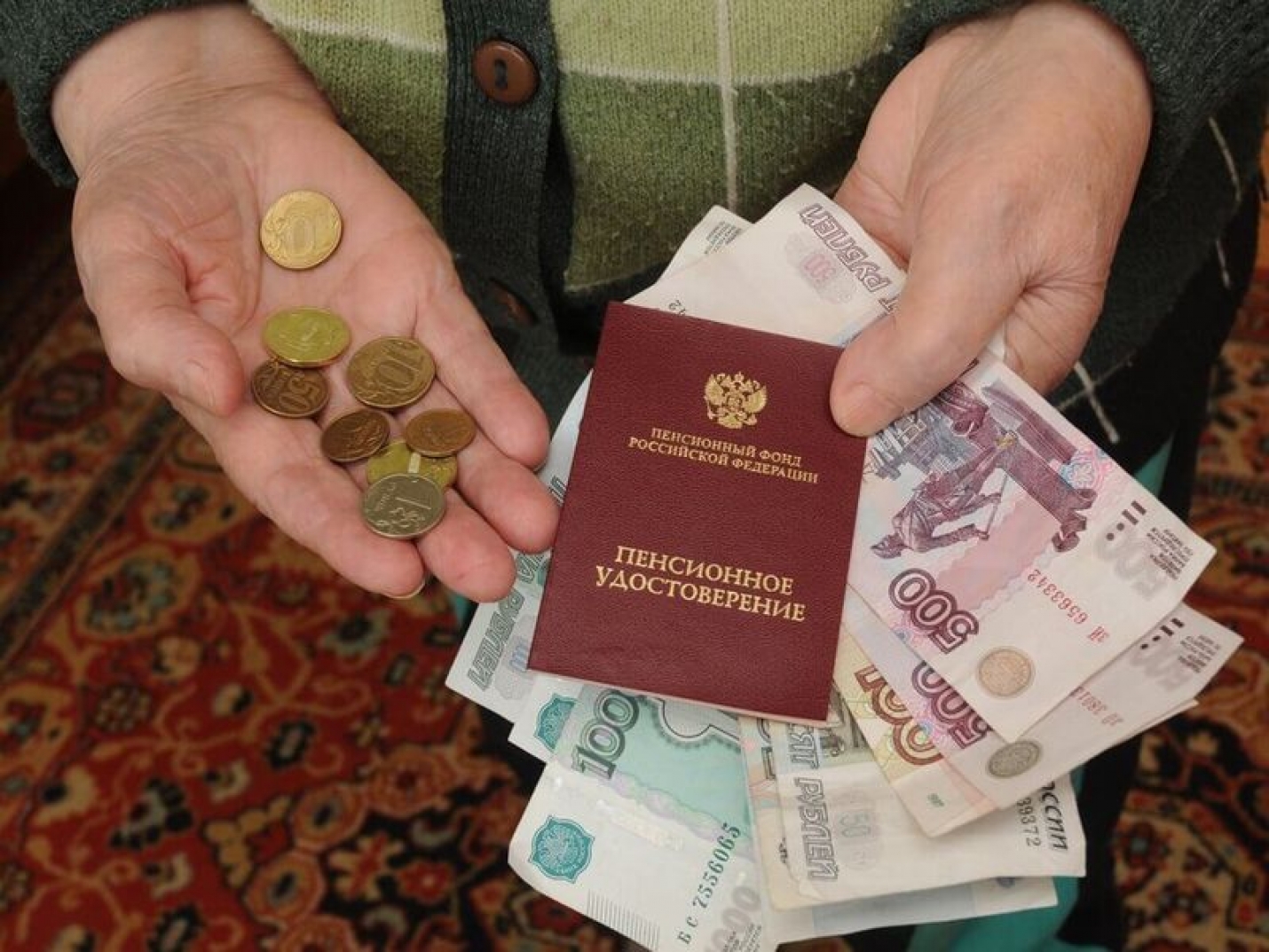 Член ОП РФ предложил выплатить пенсионерам по 15 тыс рублей